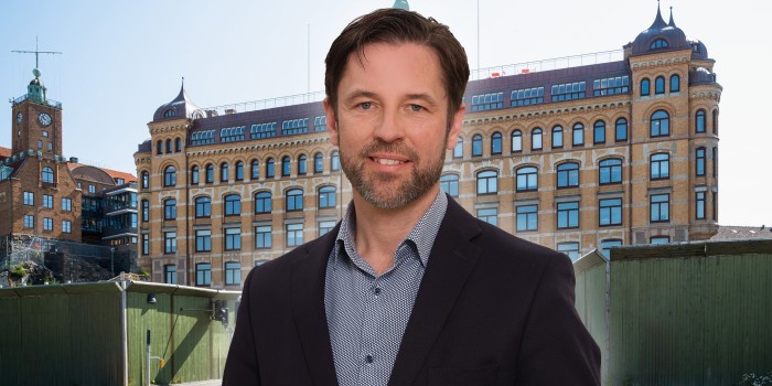 Jonas Bjuggren in front of Hertziahuset (the Hertzia building) in Gothenburg. The image is a montage.