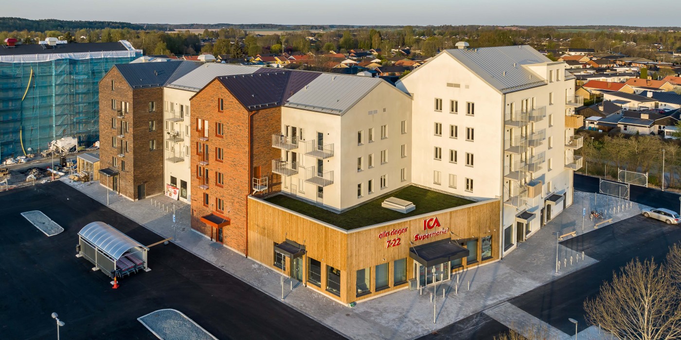 Niam buys in Enköping.