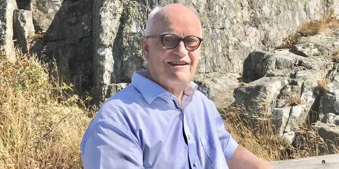 Roger Akelius.