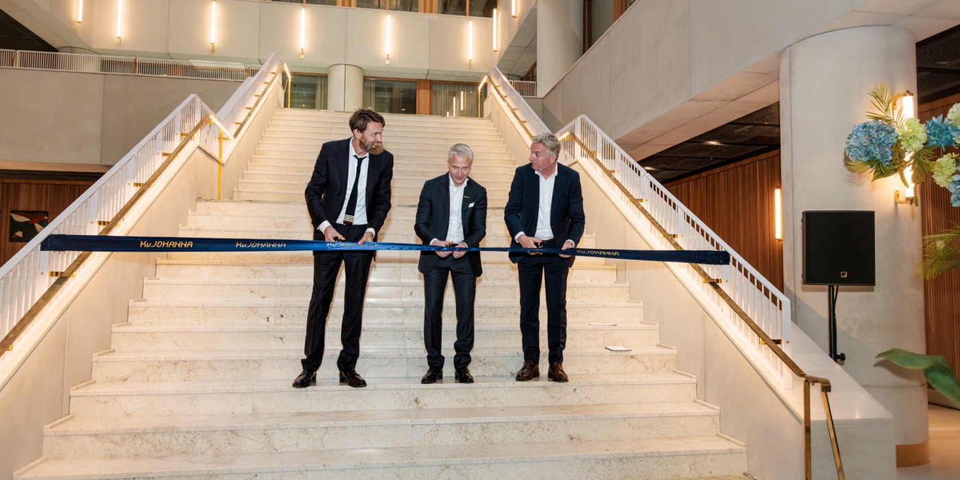 Josef Eder (General Architecture), Anders Nygren (Hufvudstaden), and Fredrik Ottosson (Hufvudstaden) cut the ribbon during the inauguration of the Johanna block.